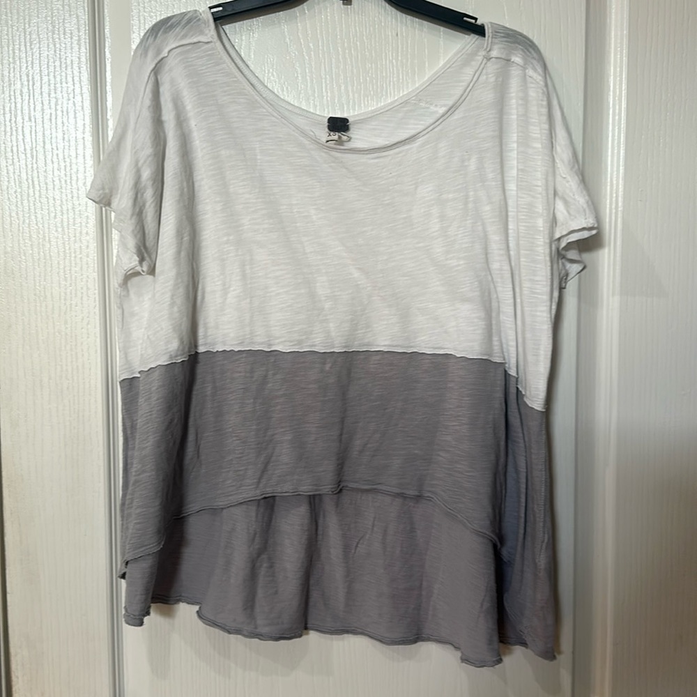 We the free Sz XS overszed sleeveless/short sleeve gray white top